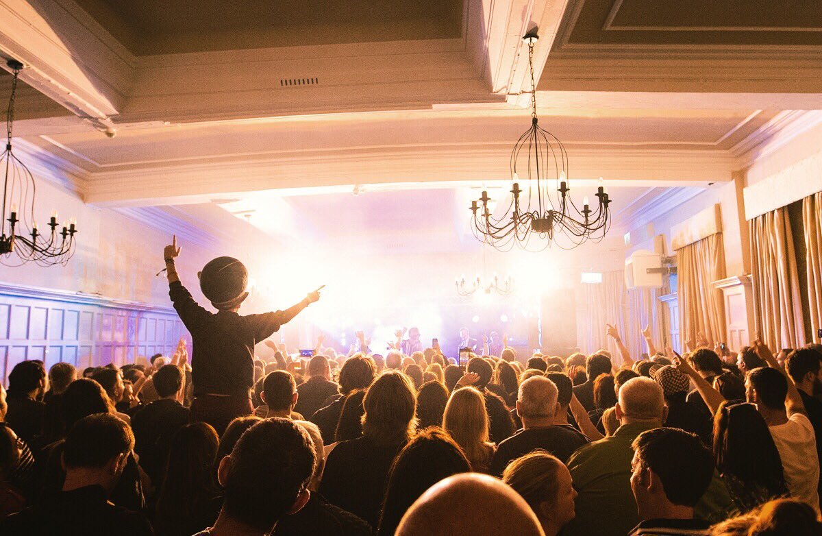 yet another superb <a href="/skeleton_coast/">Skeleton Coast</a>-if you were lucky enough to get into year's sold-out show then you'll know this is one of the best shows happening in the region.
hats off Neville, Alfie &amp; the organising crew 👏👏👏 roll on 2020
(crowd pic cred.<a href="/LucyMcLachlan_/">lucy mclachlan</a>  <a href="/GetintothisHQ/">GetintothisHQ</a>)