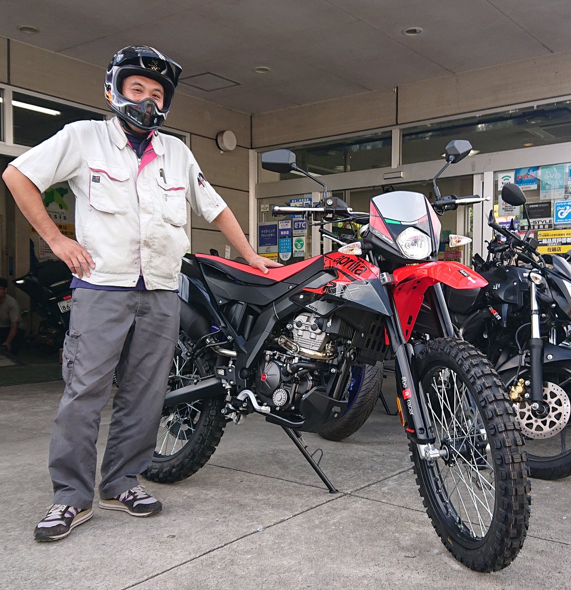 福田映規 ティーズスタッフ على تويتر Oさん アプリリアrx125納車おめでとうございます 天気も良く最高の納車日和でしたね 林道アタックの結果楽しみにしております これからも宜しくお願い致します ティーズ 納車 Aprilia 仙台 青葉区 八幡 Rx125