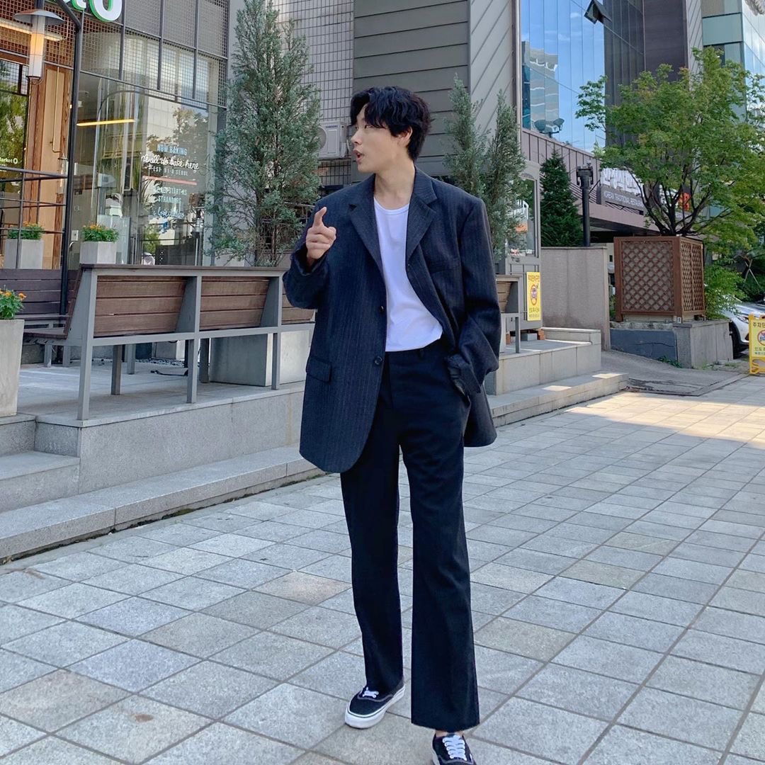 intrareum's tweet photo. 🔻 류준열 팬 한정 알티 이벤트 🔻
요즘 류준열이 자주 신는 반스〰️
당발은 9월 3일 〰️〰️ https://t.co/kWvhR8vEHu