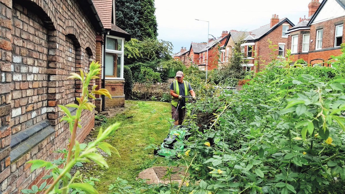 marplewebsite's tweet photo. Mixed weather and a late downpour sent us to the pub but didn't stop lots of work being done by #FoMMP yesterday. Support them by signing up to their 50-50 Club before end of Sept to be included in the first draw and chance to win a cash prize every month: https://t.co/RIUGOpAnxP https://t.co/l1hzWXSe7X