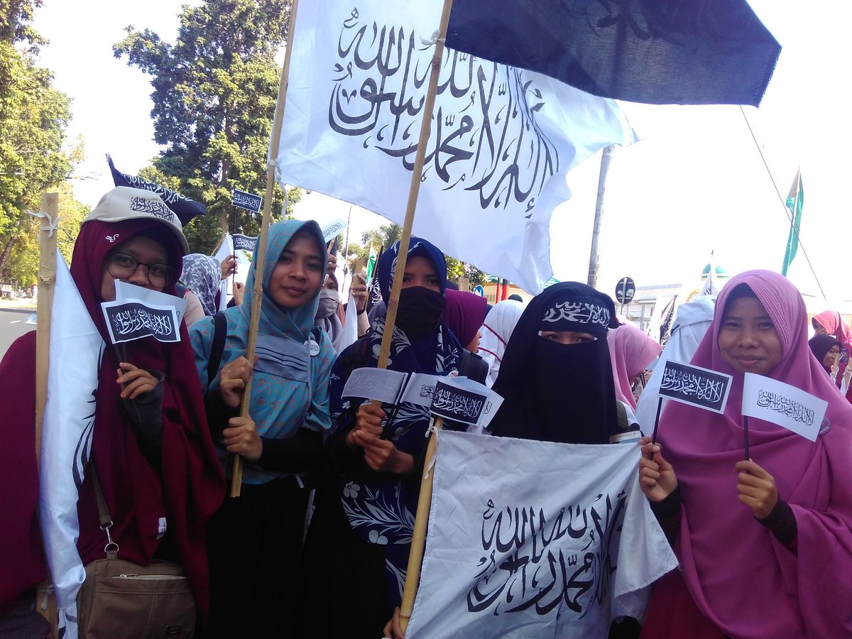 Atin1453's tweet photo. Islam akan kembali tegak #MomentumHijrahSyariahKaffah #KhilafahWillBeBack #WeWantKhilafah #HijrahMenujuIslamKaffah #CJC5 https://t.co/UXT5eWrMQg