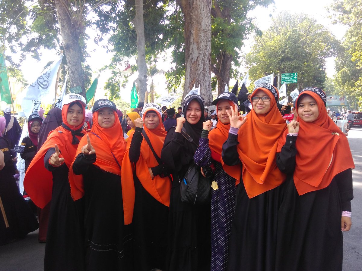Atin1453's tweet photo. Tegakkan ideologi islam #WeWantKhilafah #KhilafahWillBeBack #MomentumHijrahSyariahKaffah #HijrahMenujuIslamKaffah #CJEB https://t.co/XBnfif5PzN