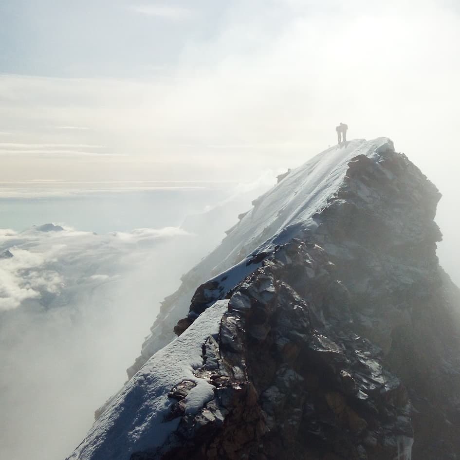 adventurebase's tweet photo. The summit! 🏔

#Matterhorn https://t.co/JhlPhY861h