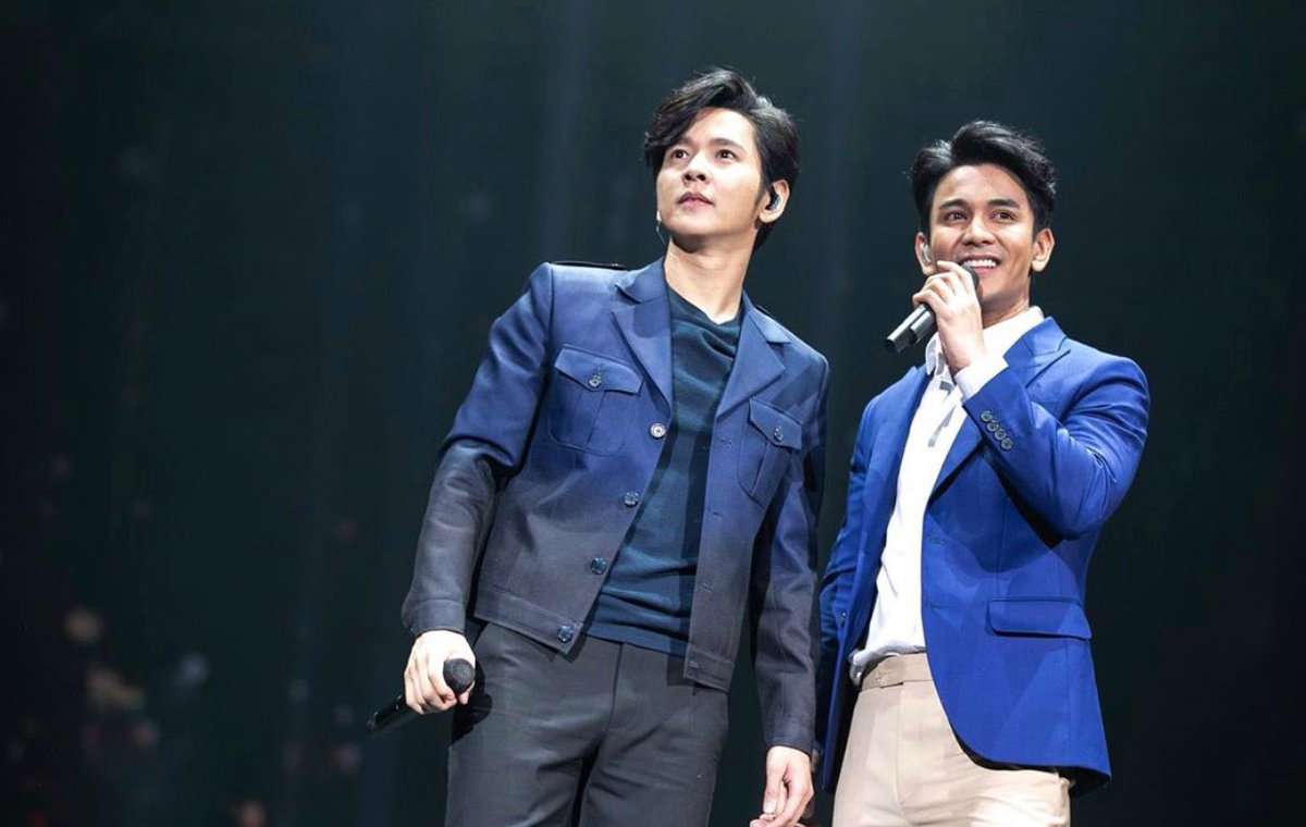 gunthestarclub's tweet photo. RepostBy @torsaksit: 
"ขอบคุณน้องชายคนนี้ที่มาสร้างรอยยิ้มความสุขให้ทุกคนนะ ❤️ ไปเตะบอลกับพี่บ้าง พักหลังพอมีแฟนแล้วไลน์ไปไม่ค่อยตอบ 🤣🤪 #torsaksittodaylive" 
#gunnapat  #gunthestarclub
#gunnapat23 https://t.co/OLhm8R5X9j