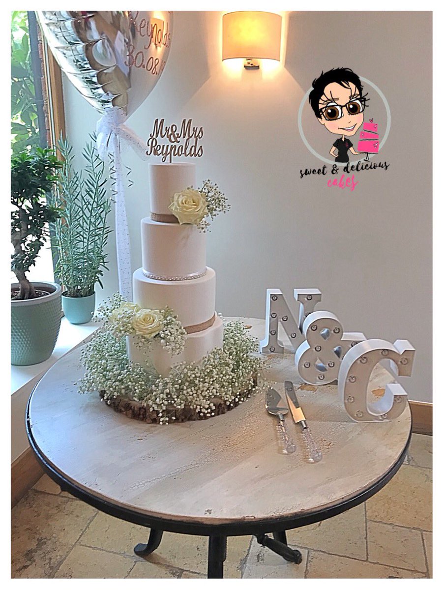 sweetanddel's tweet photo. Sorry I haven’t posted in quite some time. Here are a few weddings I have worked on recently. #wedding #weddingcake #cake #marriage #midlandsweddings https://t.co/yYjhOQmXsG