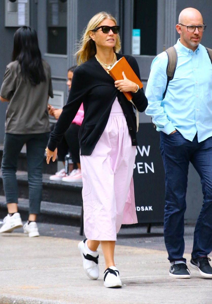 Actress Gwyneth Paltrow out and about in New York on August 27, 2019 - pics: gwynethpaltrow.info/gallery/thumbn…