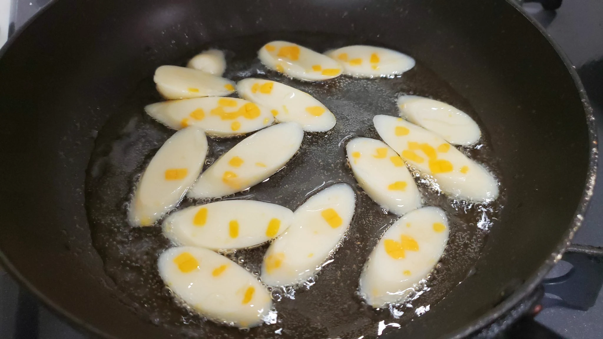 チーかまが最高のおつまみに！？油で揚げ焼き「チーかまチップス」の作り方！
