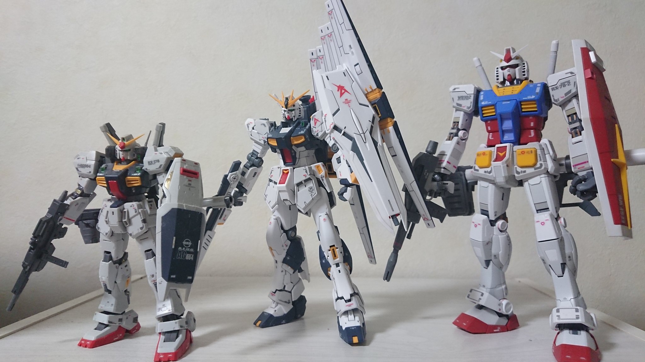 Yuki Rebel1100dct A Twitteren Rgニューガンダム完成 カッコいいしデカイ Rgマーク とmg1 100の ガンダムとの比較 T Co V7xhptcoad Twitter