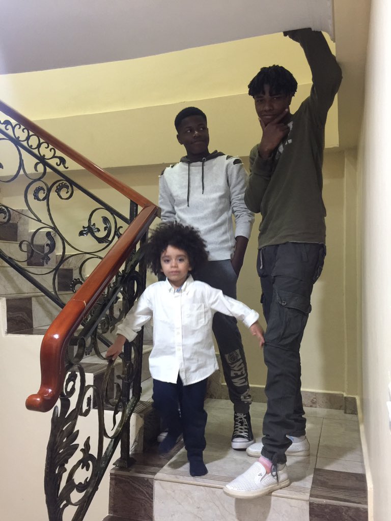 nilesMpho's tweet photo. Meeting family members for first time. https://t.co/pvUxcCTkk3