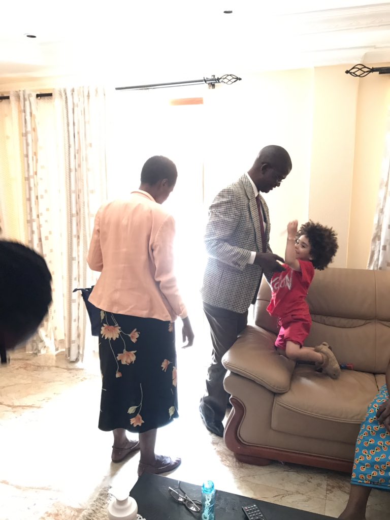 nilesMpho's tweet photo. Meeting family members for first time. https://t.co/pvUxcCTkk3