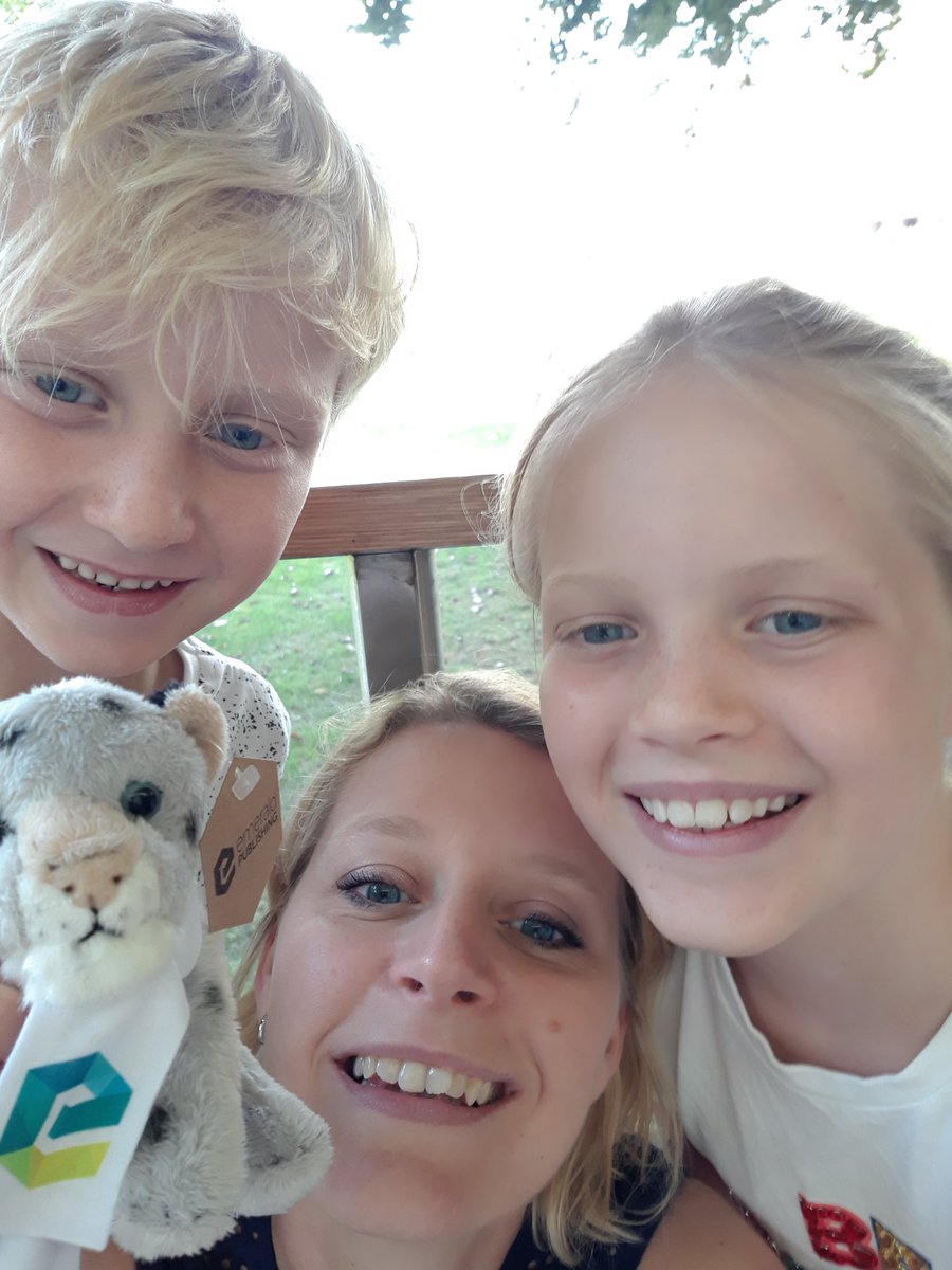 Like this one! You'll have to take our word this was taken in the palace gardens, just outside the back door! 😆 #EmeraldSnowLeopard