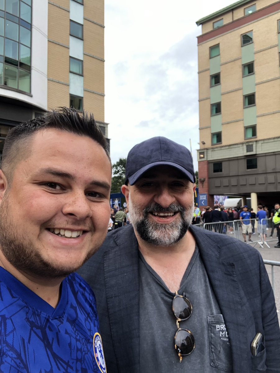 zacdee's tweet photo. Thanks @omid9 for the quick photo and autograph yesterday! #quickphoto #ChelseaFC #KTBFFH https://t.co/xT9QfacfyL
