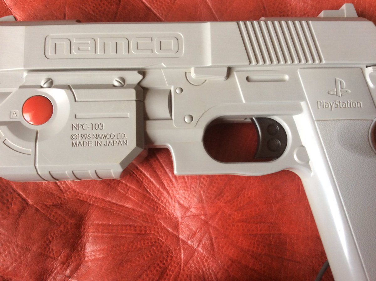 1Jour1JeuRetro's tweet photo. Connaissant mal les jeux #PlayStation utilisant le Gun #NAMCO G-CON45 (NPC-103),
quel(s) jeu(x) #PS1 me conseillez-vous (voir #PS2 compatibles) ?
#GCON45
RT appréciés, merci😉 https://t.co/tf7UfHDa0a