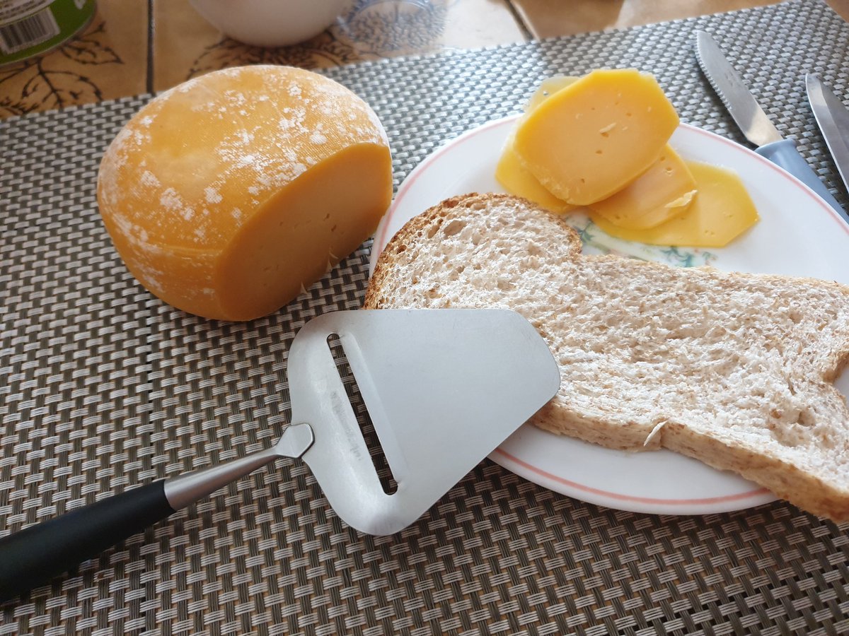 albcontact's tweet photo. Back to the #Consumerscorner this "Gouda" cheese from Mukamira is 👌🏾 ... 👏🏾👏🏾👏🏾 ...  as you see nice crust ... &amp; I can't but always admire the Dutch slicing device, design &amp; efficiency https://t.co/lrkgU0aB9K