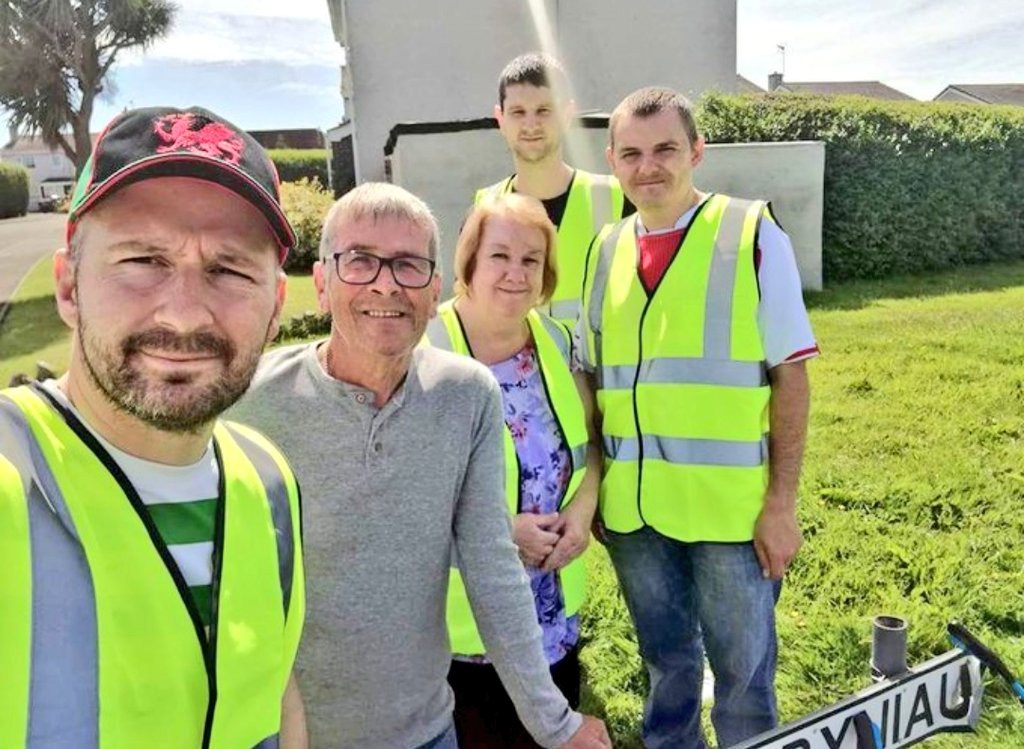 London Road Litter Pickers back in action after the summer break.

Sunday, 8th September.
Meet 2pm at Lôn Deg Flats #Holyhead

Warm welcome assured, #communitypride
@AngleseyScMedia