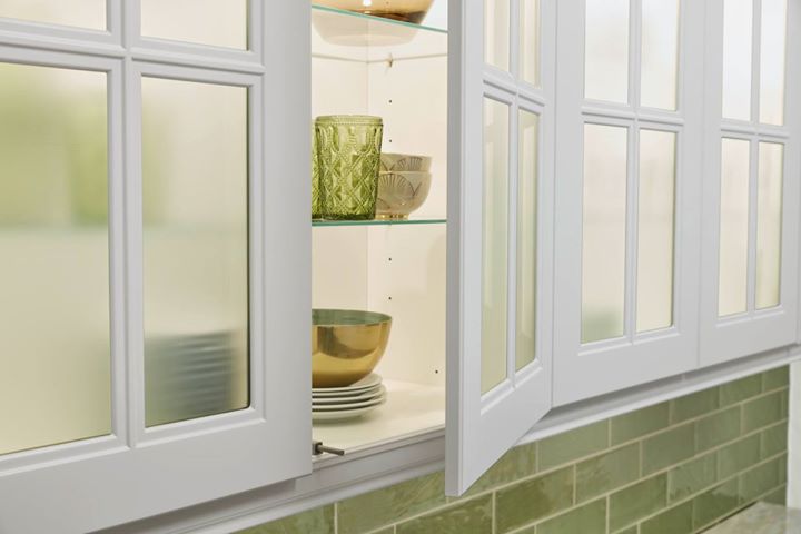 PortfolioKitch's tweet photo. 😀Avocado is back in fashion!!😀 
Well we think so anyway.
How gorgeous is this Nolte Windsor Lack kitchen shown here in avocado and white? Combining traditional and modern with absolute perfection. https://t.co/vY2da4FULl