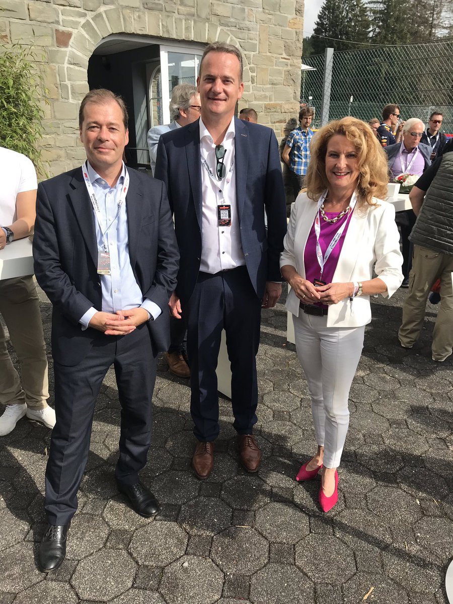 HeikeRaab's tweet photo. Ein Treffen in der Großregion der ganz anderen Art so geht auch grenzüberschreitende Zusammenarbeit gemeinsam mit Oliver #Paasch @OstbelDirekt und Mark #Speich @MBEI_NRW #Spa #Formel1 @rlpNews https://t.co/SS1BswMRNV