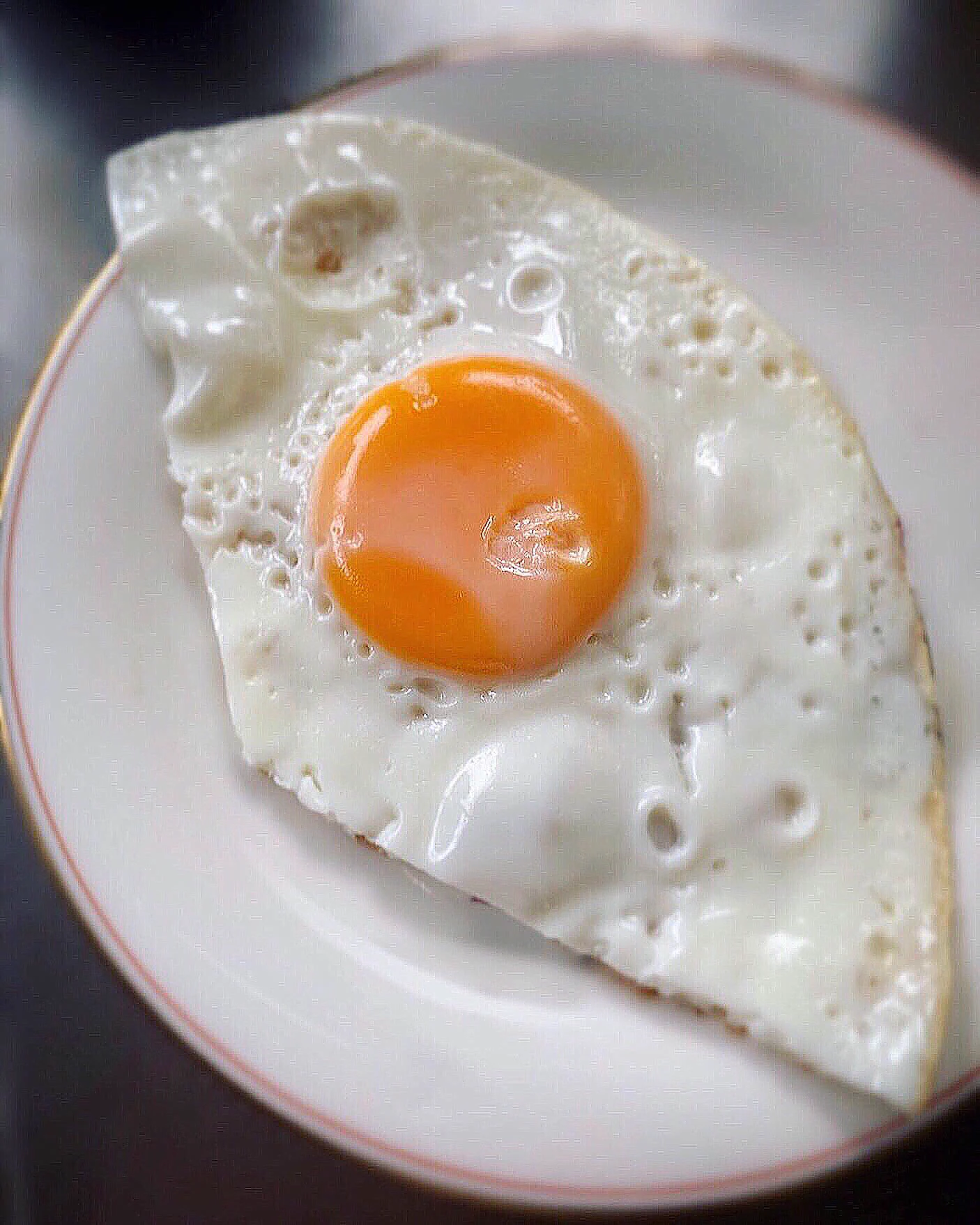 どれが本物！？描いた目玉焼きと焼いた目玉焼きの見分けがつかないwww