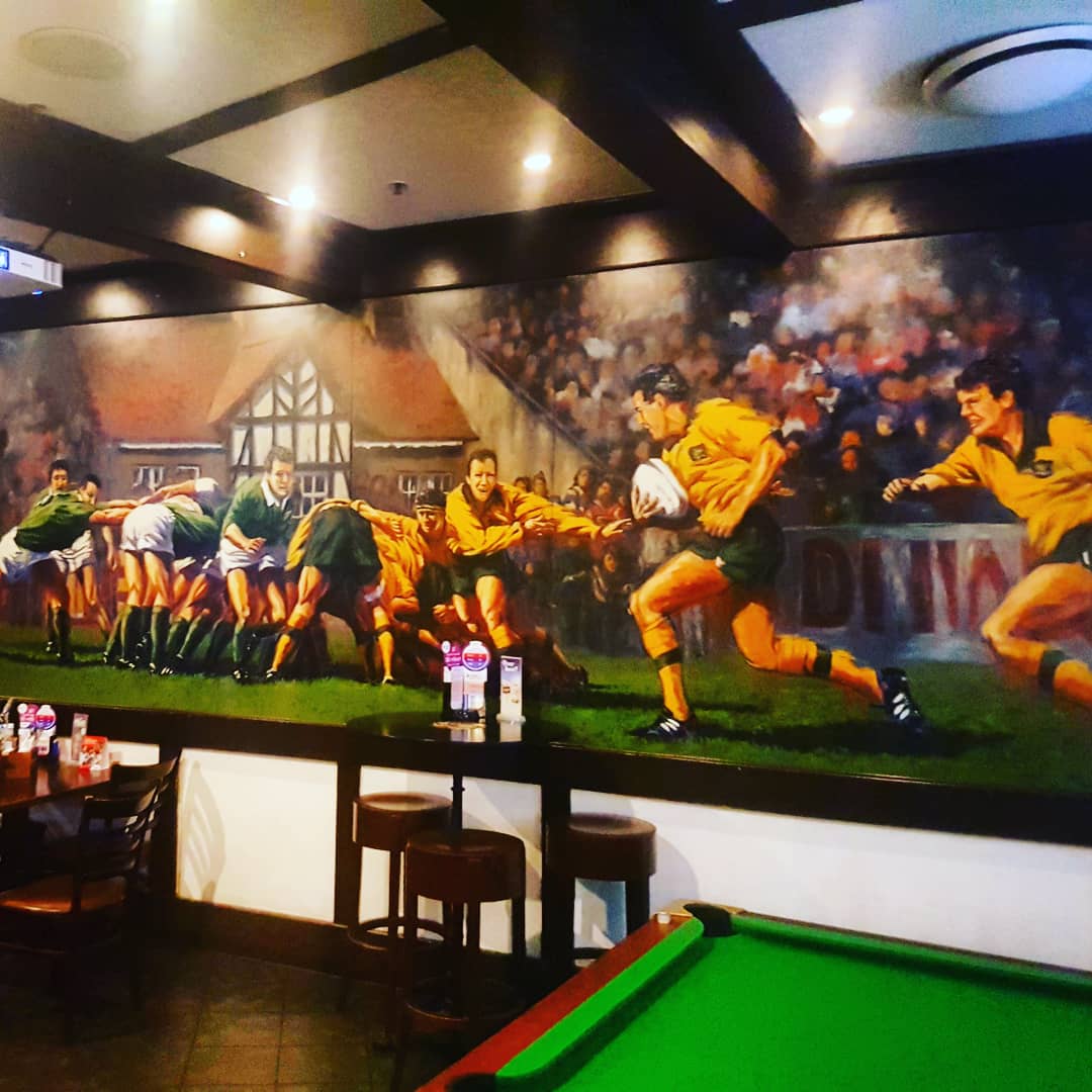  #PubCrawl:Here's Lansdowne Road Irish Tavern at  #SurfersParadise on the  #GoldCoast. I knocked back a few Chivas at this pub, one of a number of Irish-themed pubs in party central.What I loved most about this pub was the amazing mural. Who are the players?