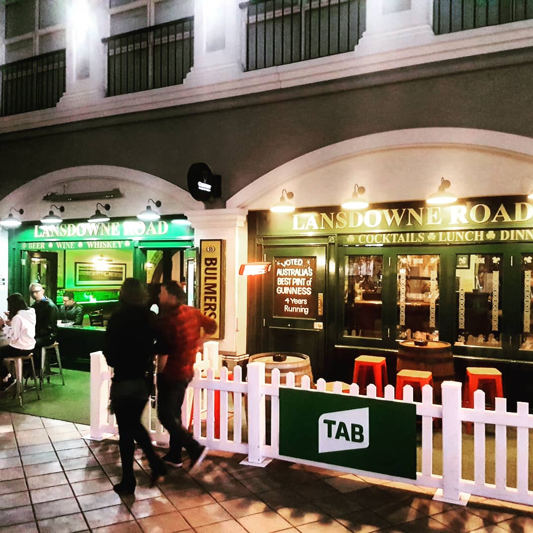  #PubCrawl:Here's Lansdowne Road Irish Tavern at  #SurfersParadise on the  #GoldCoast. I knocked back a few Chivas at this pub, one of a number of Irish-themed pubs in party central.What I loved most about this pub was the amazing mural. Who are the players?