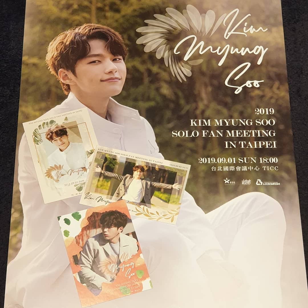 TW520IFNT's tweet photo. 進���囉～
海報與明信片別忘了領♡

#2019KimMyungSooSOLOFMinTAIPEI 
♡小宏&amp;卡卡♡ https://t.co/gEuMfJryEI