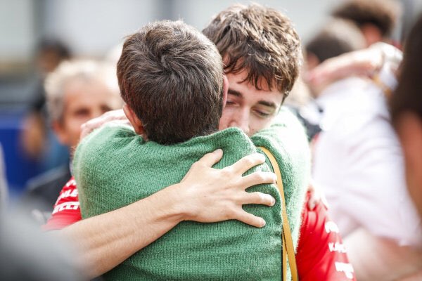 EDXkvpvXkAYMck4?format=jpg&name=small