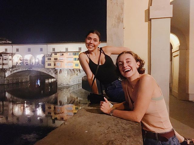 AHAcourses's tweet image. Florentine fairies 🧚🏽‍♀️🧚🏼‍♂️#firstnightinflorence #ahacourses #ahalatesummer19 #florenceitaly #pontevecchio #florencebynight #gapyear #arthistory #summercourse #florentine #vasaricorridor ift.tt/2MO4s5O