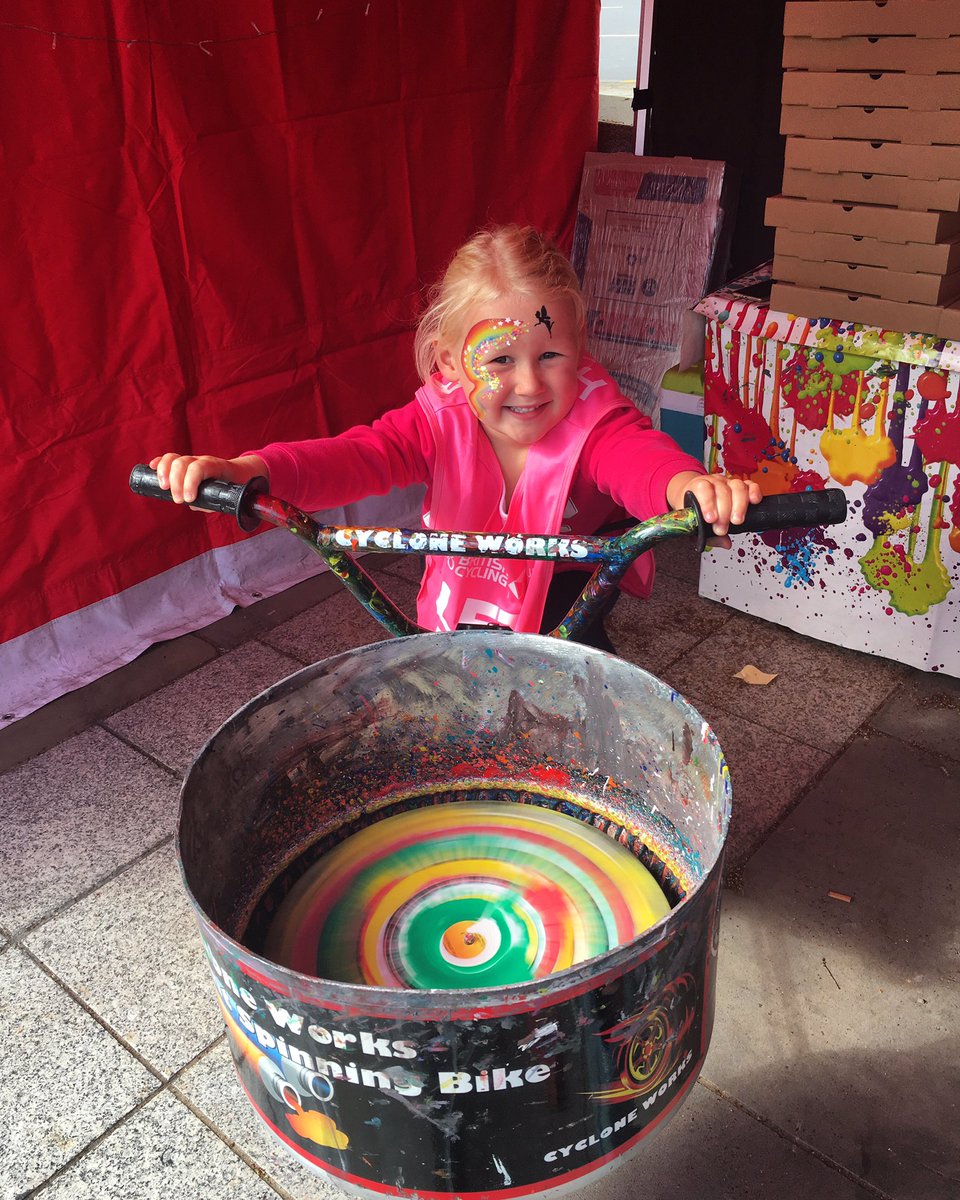 CycloneWorks's tweet image. Here’s Harper, aged 4, creating some amazing artwork on our paint spinning bike! #Leeds #hsbc #britishcycling #letsride #letsrideleeds #bikes #paint #fun #records #vinyl #fitness #eco #cycling #art
