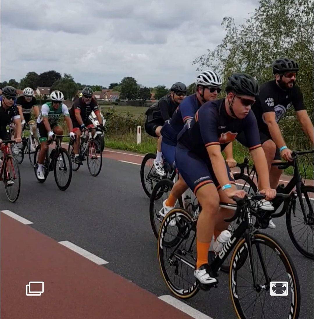 anneloujeuken's tweet photo. Tour Der Ongeschoren Benen Classic door Someren. Mooi, succes allemaal! #tdobc https://t.co/BcVmLZvpPc