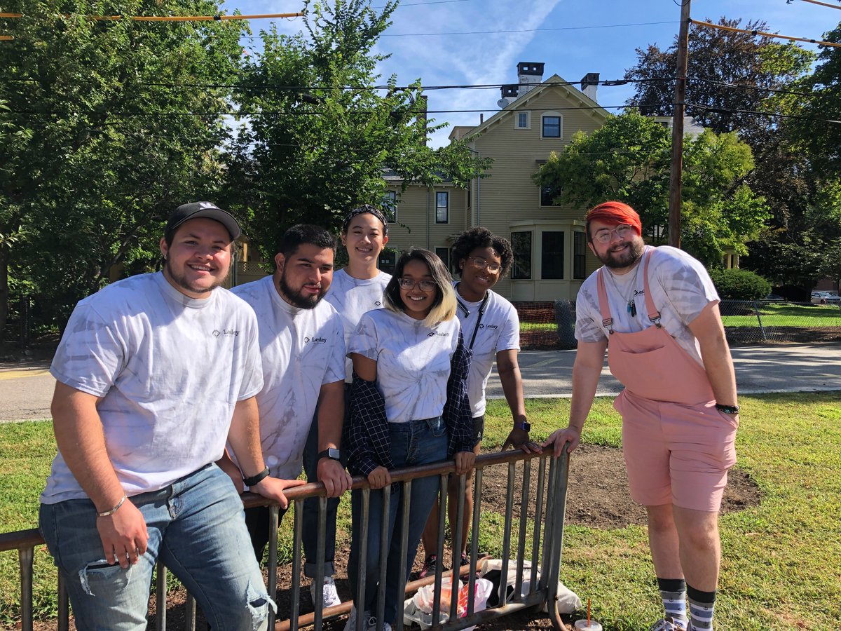 lesley_u's tweet photo. It's all happening here at #LesleyMoveIn day!! We're so glad to see everyone β and the weather is PERFECT!
πππ https://t.co/KrkRZK7zM0