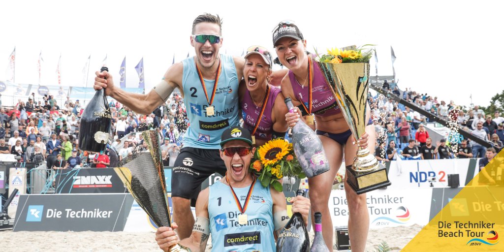 Wir gratulieren den Deutschen Meistern von 2019! Glückwunsch an <a href="/karlaborger/">Karla Borger</a>, <a href="/JuliaSude/">Julia Sude</a>, Bennet und David Poniewaz! 🍾🏆🥇 

Alles zum Finaltag gibt´s in unserer News des Tages zum Nachlesen ▶️ bit.ly/NewsDMSonntag

#DMTimmendorf #BeachVolleyball #TechnikerBeachTour