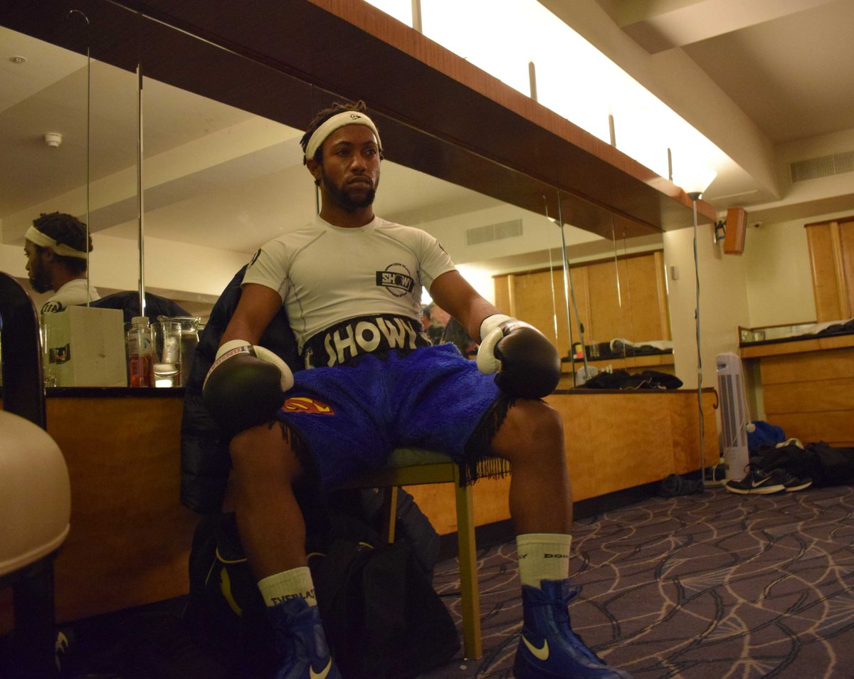 southpaw_jab's tweet image. Proud Brummie @Showytheshowman is out again in November, in his home town.

He spoke to @LaudusHimself about his brutal debut &amp;amp; the bizarre time he was signed to fight  @dashing_jack_h  without his knowledge!

southpawjab.com/news/reiss-sho…
#smallhallboxing #boxingheads #boxinginterview