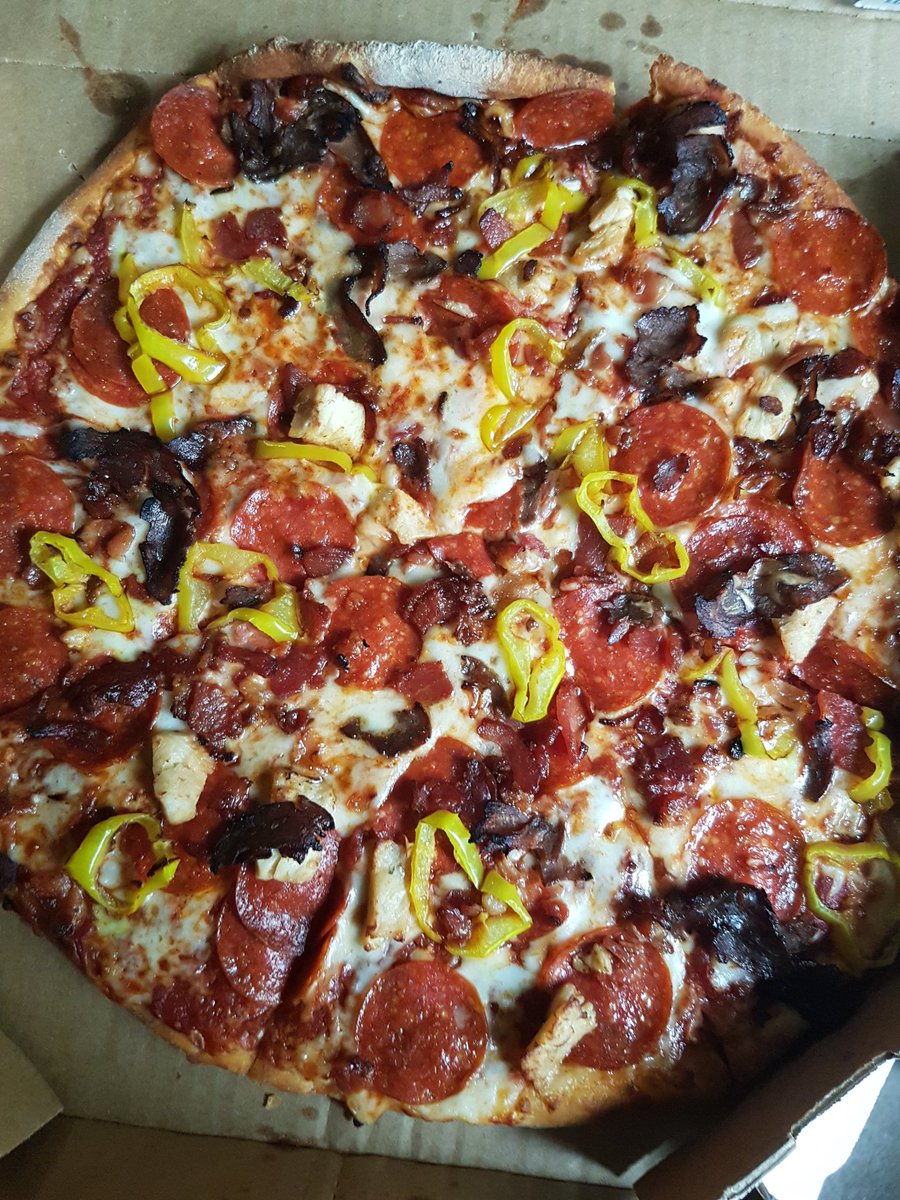 843Bryant's tweet photo. PIZZA PORN 🍕🔥 https://t.co/YCjRstNirl