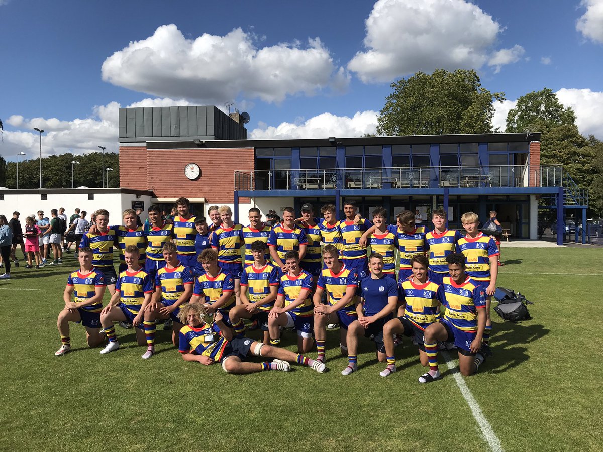 Great day at #southcoastkings Defeating tough opponents @StJohns_Rugby in the final to pick up the silverware. Massive progress made by this young squad today. Some cracking tries scored and none conceded👀 Thank you @KES_Sport for organising a great tournament #upthebeech 💙💛❤️