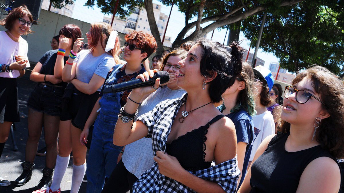 Continuamos en el Pabellón Quico Cabrera con muchas actividades:

🕺K-Pop
💻Torneos de TFT y Aram
🏀Baloncesto
⚽️Fútbol burbuja
🗨️Conferencias sobre esports

Y a las 18:00h comienza:

🏆¡LA GRAN FINAL DE #SuperligaOrangeLoL! 🏆