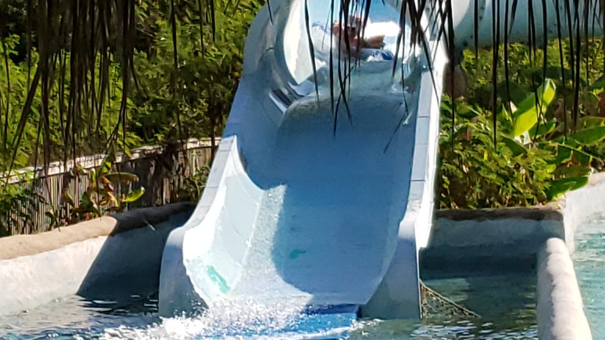 acesouthcentral's tweet photo. And even more ERT on 4 @Schlitterbahn South Padre Island rides during ACE #BeachCon! #BahnLove #FloatWithACE #RideWithACE #TheACEadvantage @aceonlineorg https://t.co/4rB23kOGlC