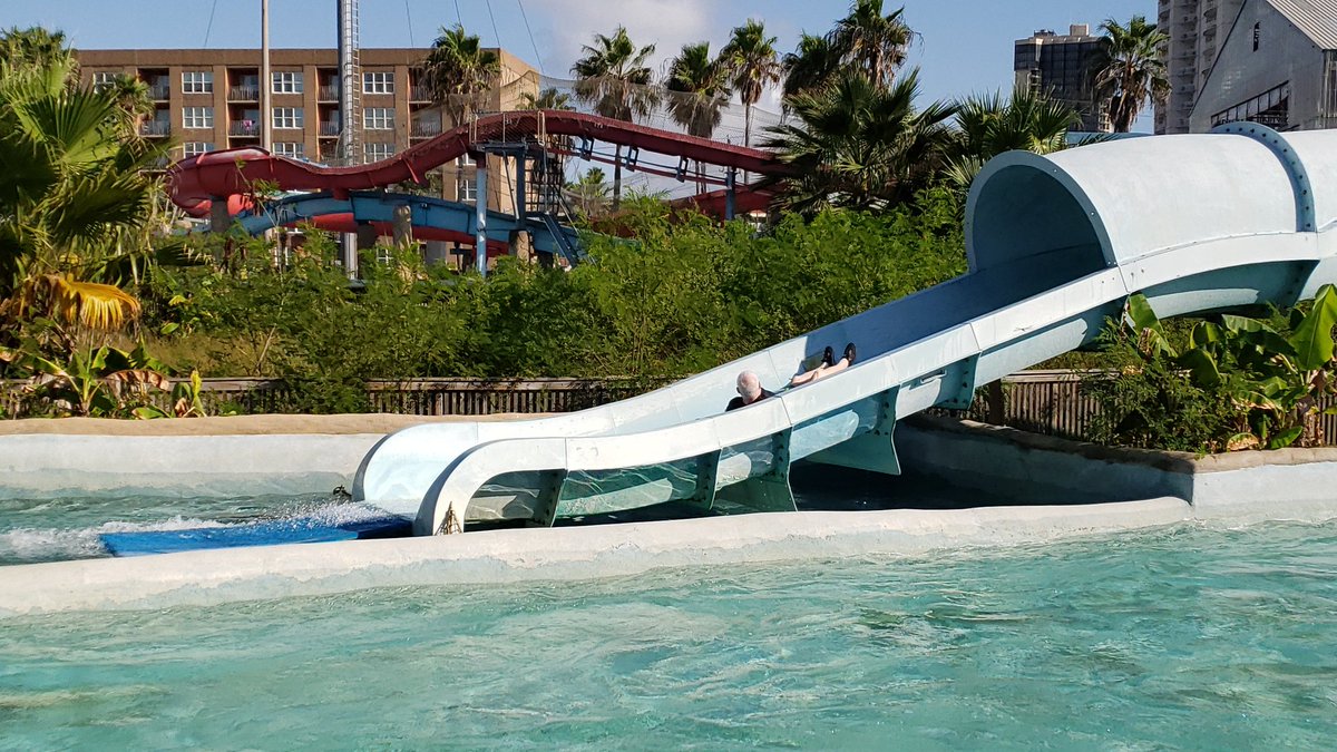 acesouthcentral's tweet photo. More ERT on 4 @Schlitterbahn South Padre Island rides during ACE #BeachCon! #BahnLove #FloatWithACE #RideWithACE #TheACEadvantage @aceonlineorg https://t.co/pOlO7DK3IA