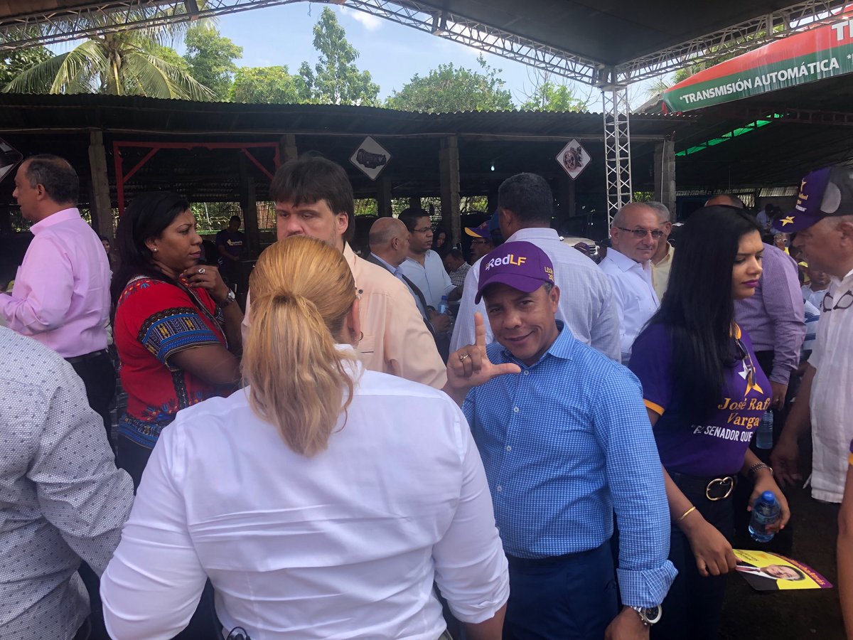 Drnunezr's tweet photo. Desde moca para el mundo Con nuestro líder y próximo presidente Dr. Leonel Fernández #LaFuerzaDelPueblo #LeonelEnMoca https://t.co/sDAJDEuMG9