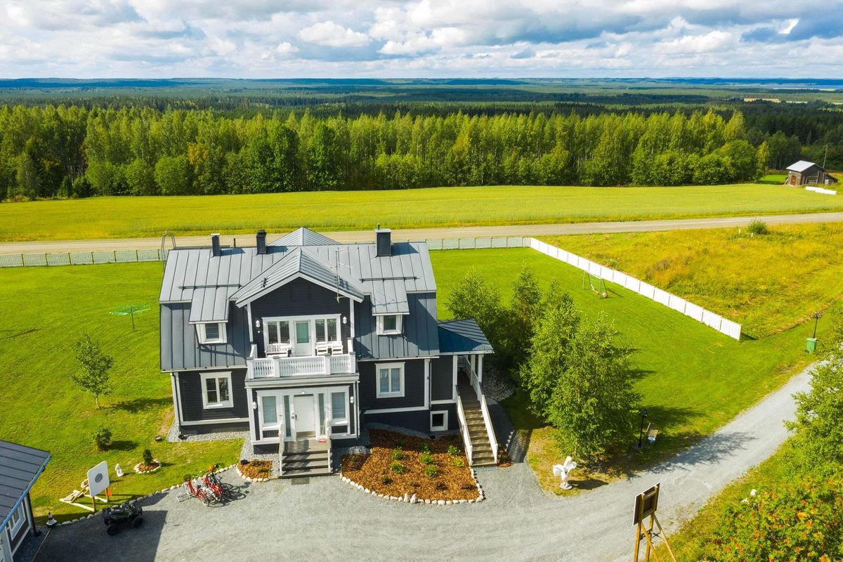 Selkiellä myynnissä Kannustalon Rauhala -mallinen talo. Ikävänä piirteenä joutuu sietämään vaaramaisemia aina Kolille saakka. Eero Järnefelt maalasi talon paikalla 100 vuotta sitten "Maisema Kontiolahdella" -nimisen taulun. #selkienkylä #kontiolahti