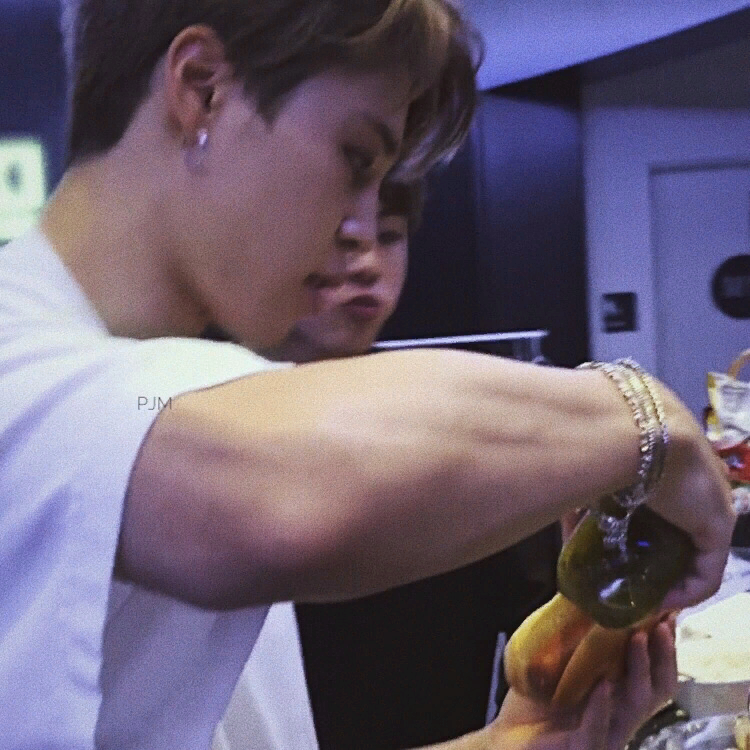 kop_twt's tweet photo. ᅠ— 🌭🍟🍔
#JIMIN https://t.co/Hf2WOH3Wla