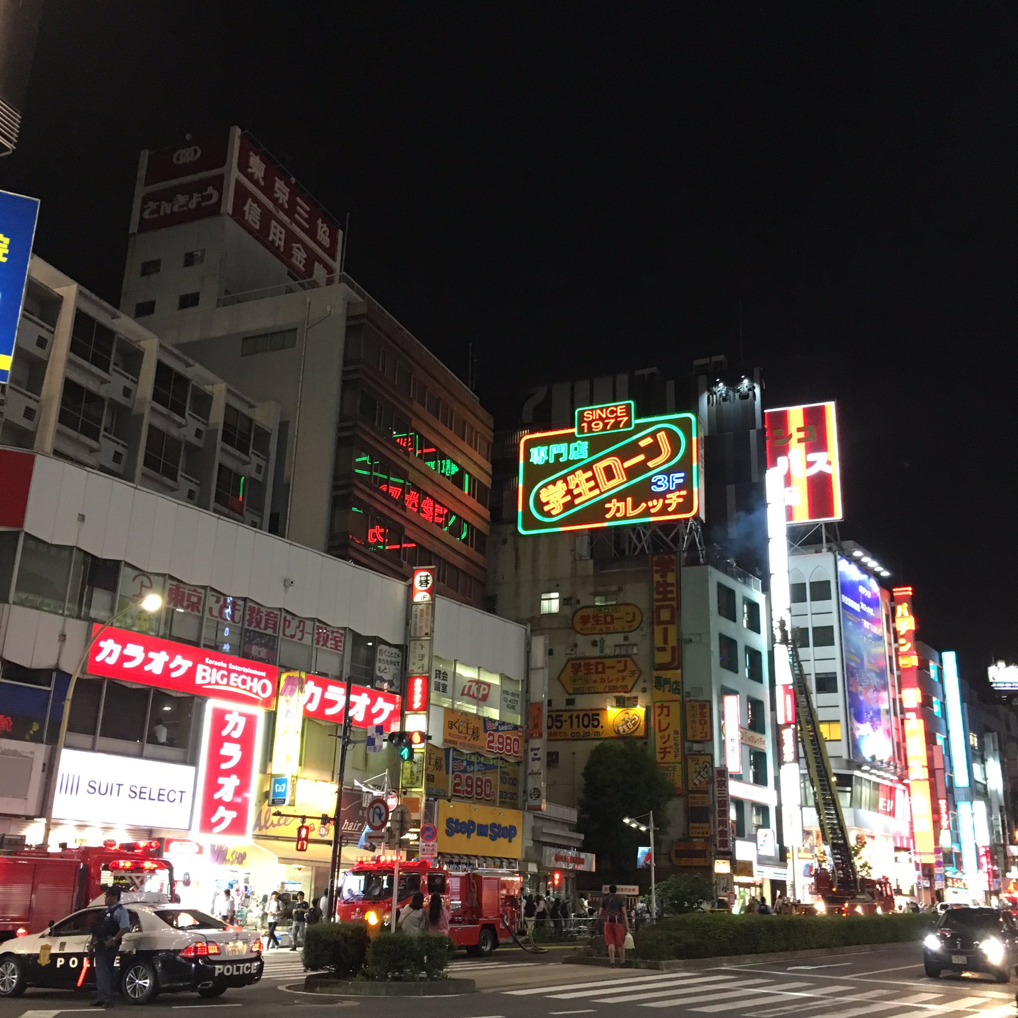 画像 学生ローンのビルにハシゴ車かかった 高田馬場駅前 T Co 0tlyicueez まとめダネ