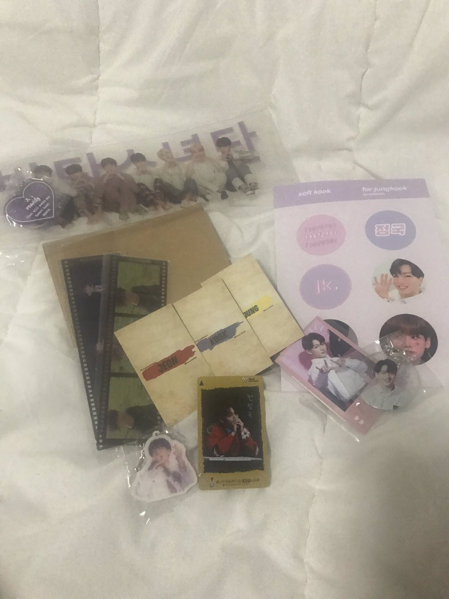 kimpeachytae's tweet photo. yesterday event was great!!!
#JKDAY0901 #maJKshop #platform901 #livinginfullkOOlour 
@missingfishball @bvbygoogie @painterjjk https://t.co/stfb5B853H