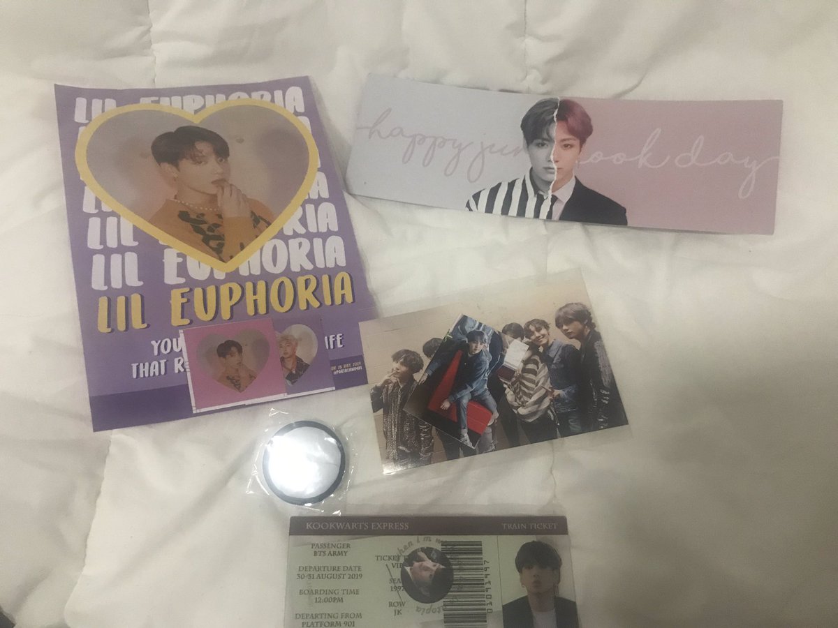 kimpeachytae's tweet photo. yesterday event was great!!!
#JKDAY0901 #maJKshop #platform901 #livinginfullkOOlour 
@missingfishball @bvbygoogie @painterjjk https://t.co/stfb5B853H