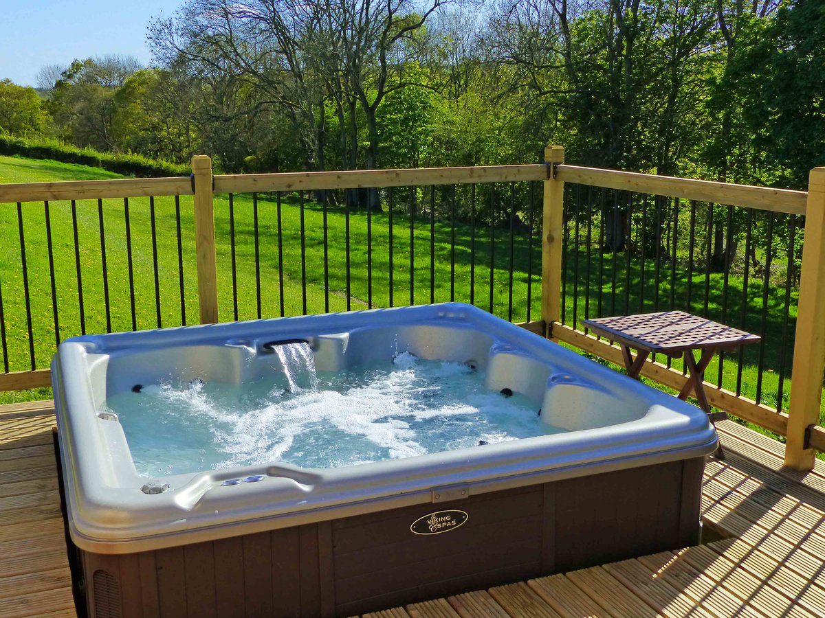 A luxury 1 bed holiday lodge with hot tub in rural Shropshire.

From £85 per night: bit.ly/2Lc1yWq

#cabin #break #nature