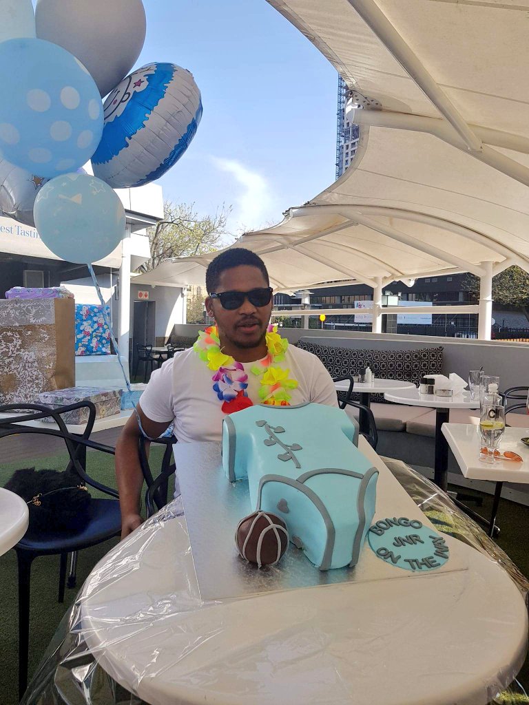 XclusvB's tweet photo. #1stSeptember2018 Daddy Shower was in full swing ππ€£π https://t.co/3SAmcD9Vte