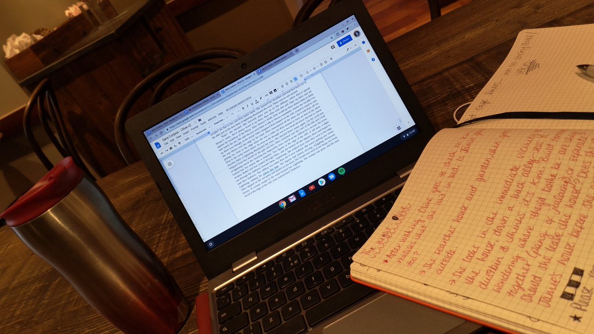 Rose_Wldng's tweet photo. Rewrite the last chapter, I said. It's a good idea, I said. Pray for me. #dissertationpanic #dissertation #stillnotfuckingfinished #whydoIdothiseveryfuckingtime #killallthecharacters #byebitches
 #Amwriting https://t.co/5waLEtYetF