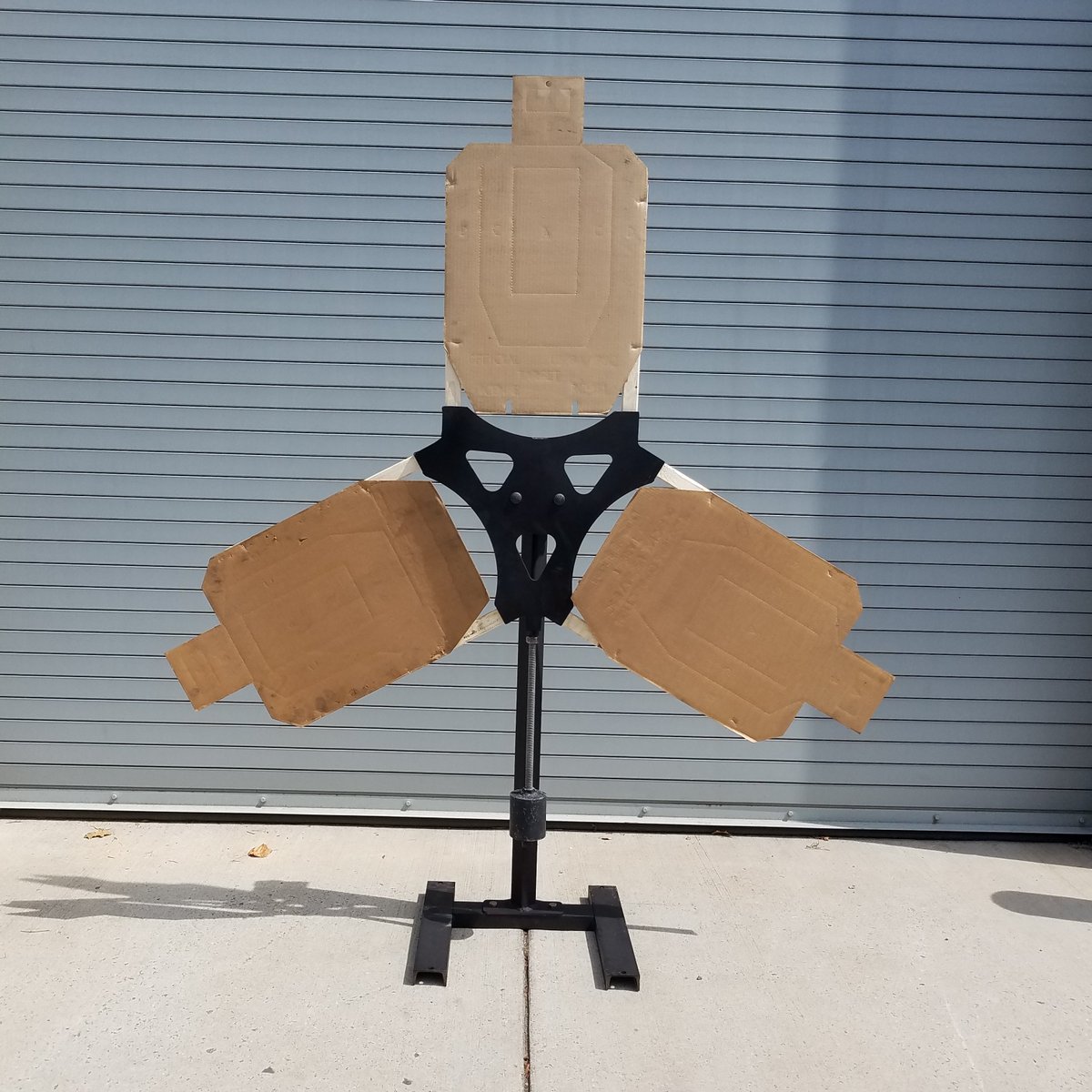 RedStitch2011's tweet photo. Check out the new Triple Swinger.  The only Multi-Use paper swinger on the market. 10 different ways to set up as a swinger or spinner. #teamredstitch #USPSA #competitiveshootingsports https://t.co/SgciuJER7h https://t.co/zJSTsU8R2P