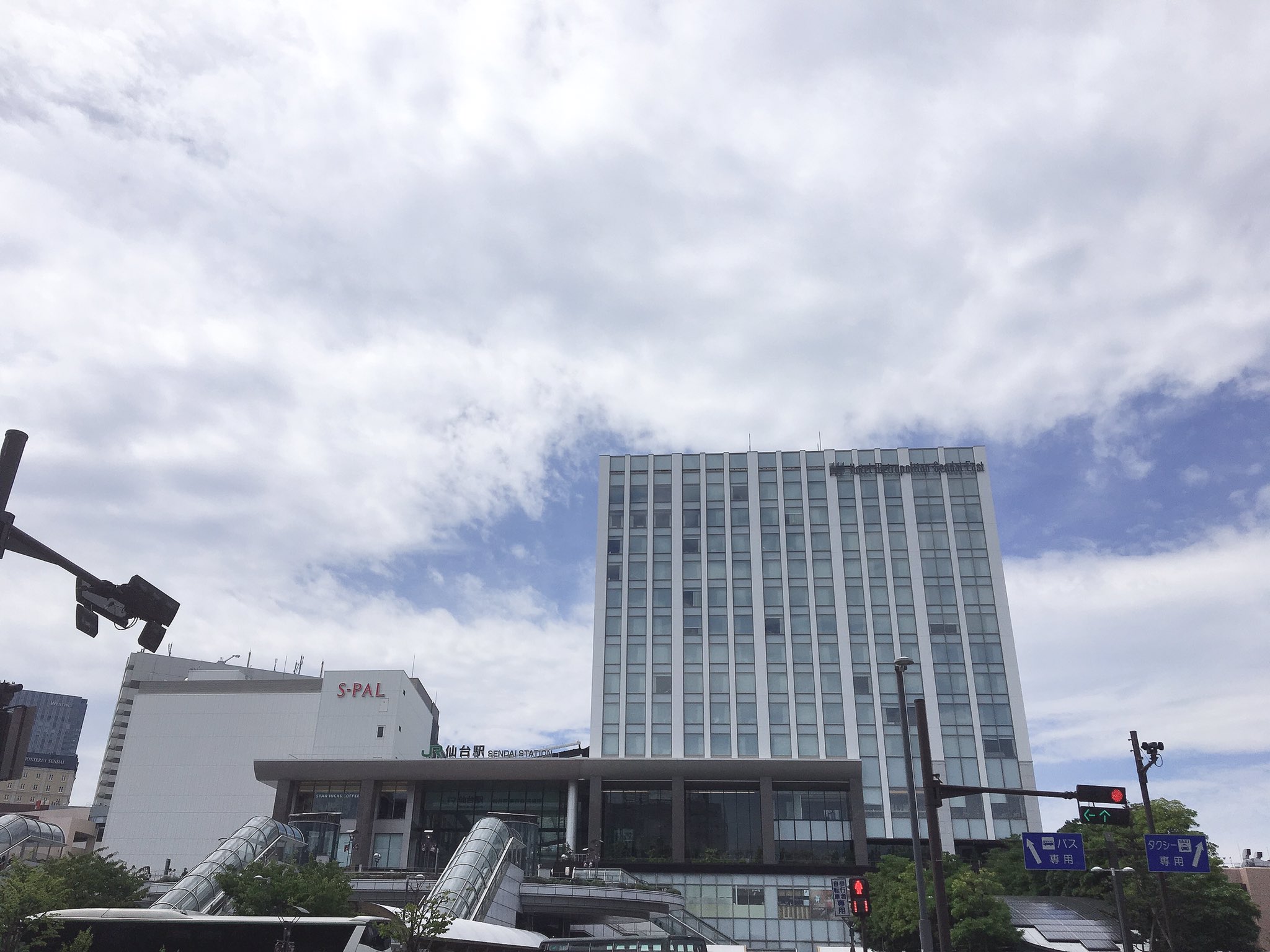 声獣しぃにゃん 固ツイ大事なお話 ハイキューの聖地 仙台市民体育館 に行って来たぁ アニメのワンシーンの時の様な青空 そしてアニメの再現度の高さに感動にゃ お昼は 仙台牛カレー食べたぁよ 柔らか辛辛だったにゃw しぃにゃんの冒険譚