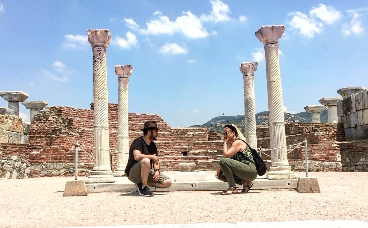 efeslitolgamert's tweet photo. St. Jean Kilisesi'nin merkezinde bulunan havari Jean'ın mezarı...
Hz. Meryem ile Efes'e gelen kişi.
4 İncil yazarından biri.
3.5 milyar Hristiyan'ın inandığı din bu topraklarda Efes'te şekillenmiştir.
#efes #stjean #pazar #bilgi #efesli https://t.co/3kqComtUOV