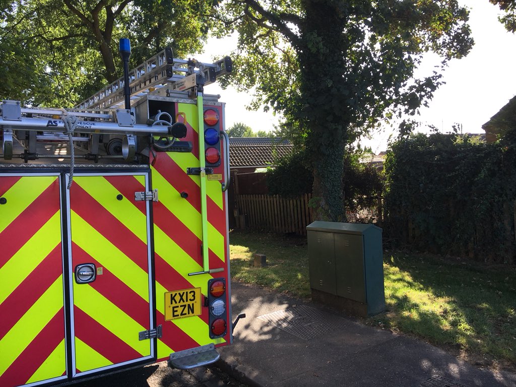 cfrs_wisbech's tweet photo. Well done to friendly neighbour who spotted this fence fire and immediately rang for the fire service last night. 🔥🚒💨.
The over night crew quickly dealt with this and prevented it from spreading further. https://t.co/twrYZe93Gw